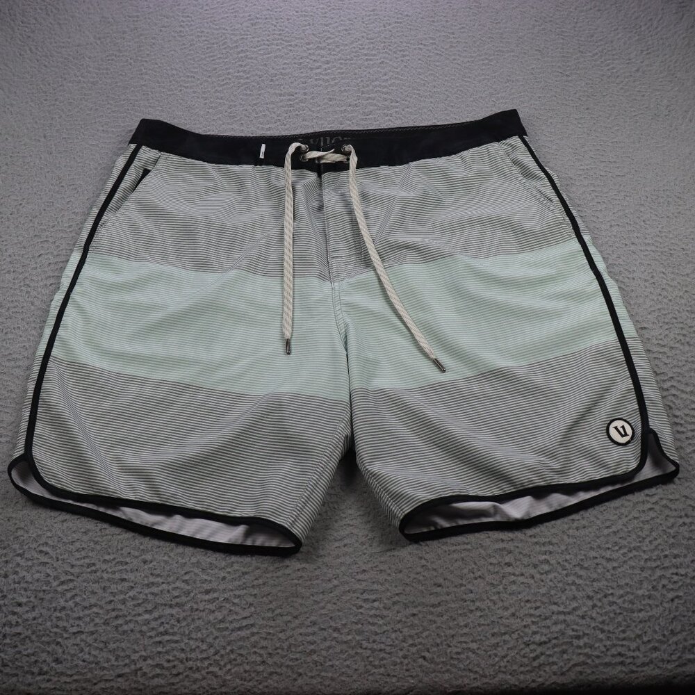 Vuori Cruise Board Shorts Mens 38 Gray Multi Striped Swim Beach Performance
